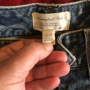 Abercrombie Jeans.